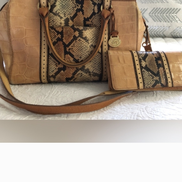 Pre-owned Brahmin hand bag & wallet set. - Picture 4 of 8